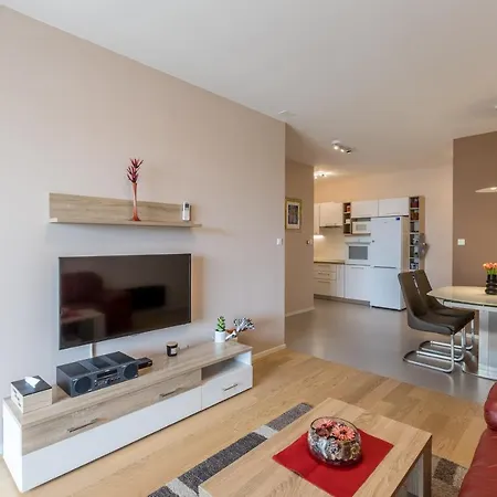 Faye Apartment
